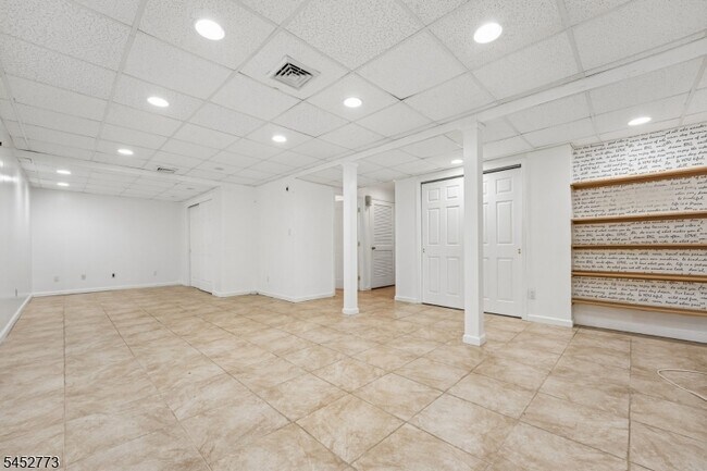 Building Photo - 4 Arbor Ct