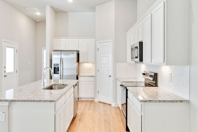 Building Photo - Luxury Duplex in Buda TX!