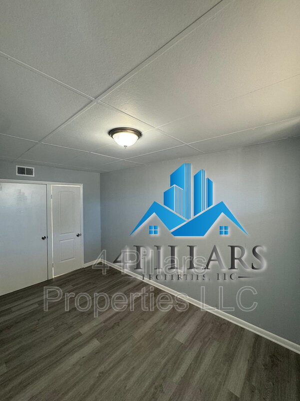 Building Photo - 1115 W 150th St