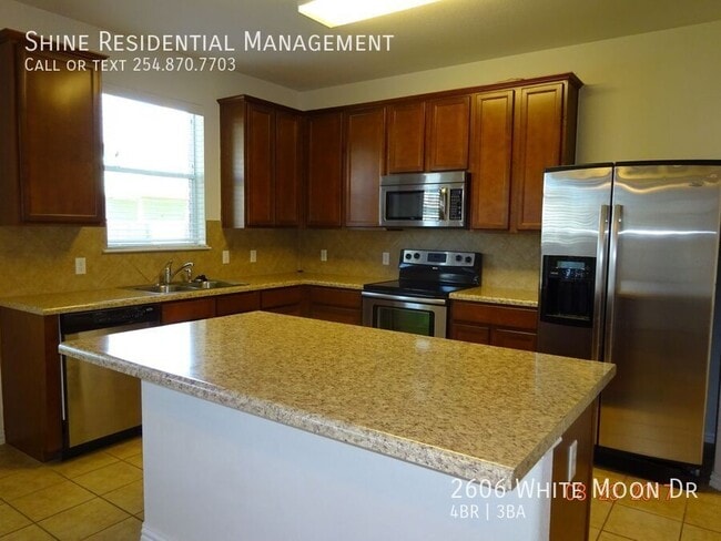 Building Photo - 2606 White Moon Dr