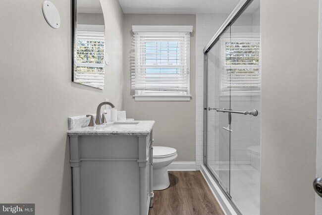 Building Photo - 48 S Locust Ave