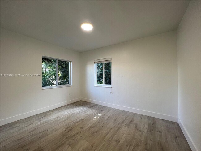 Building Photo - $2,395