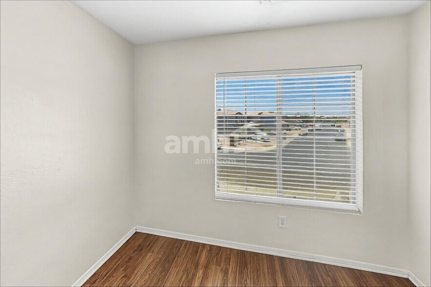 Building Photo - 1701 S 113th Dr