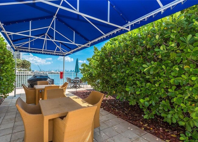 Building Photo - 2101 Brickell Ave