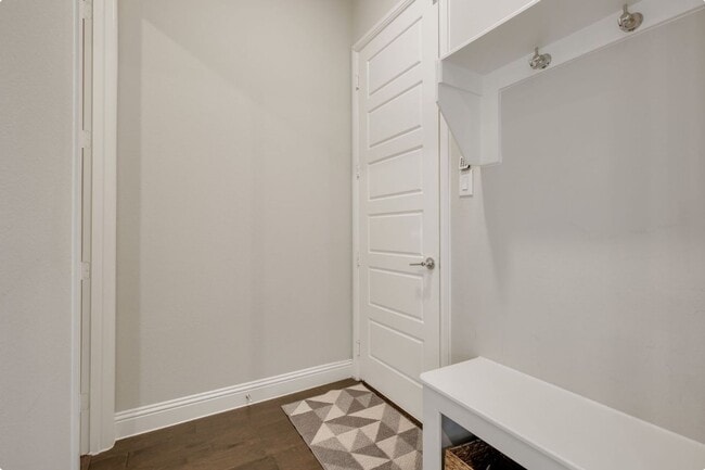Building Photo - 6842 Gavin Dr