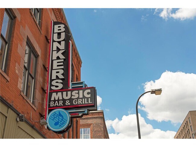 Building Photo - 404 N Washington Ave
