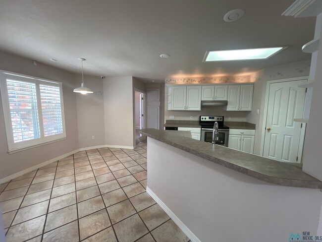 Building Photo - 721 Jeanie Dr