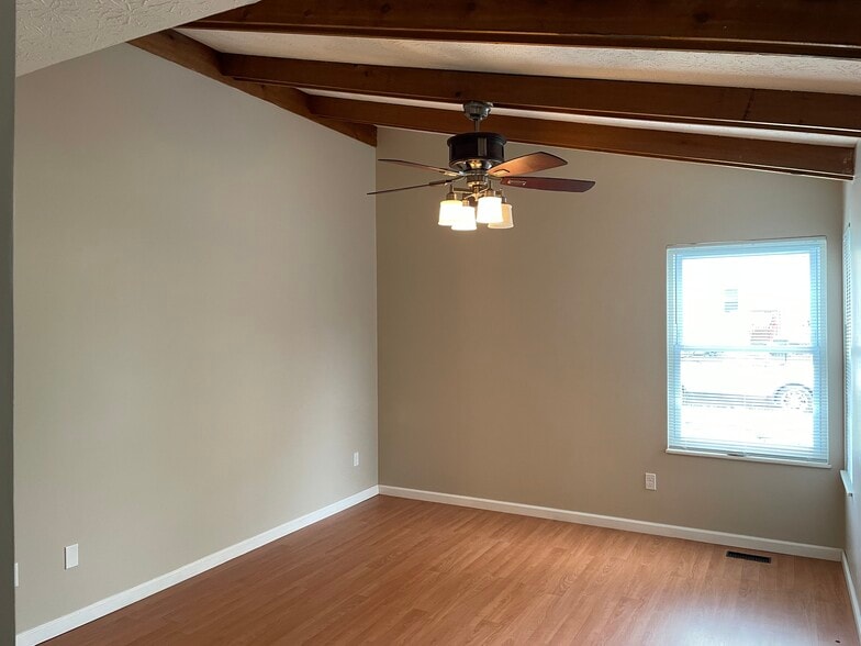 Family Room - Vaulted Ceiling, Ceiling Fan - 1277 Tallberry Dr