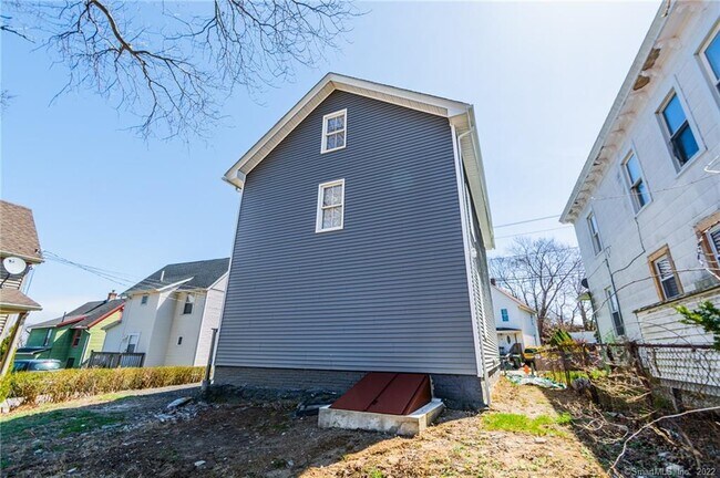 Building Photo - 31 Willetts Ave