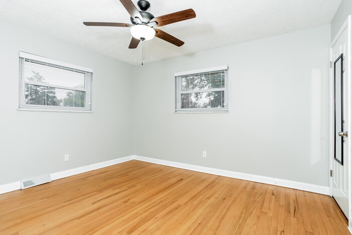 Building Photo - 803 Serben Dr