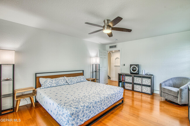 Building Photo - 6205 Brisa Del Mar Dr