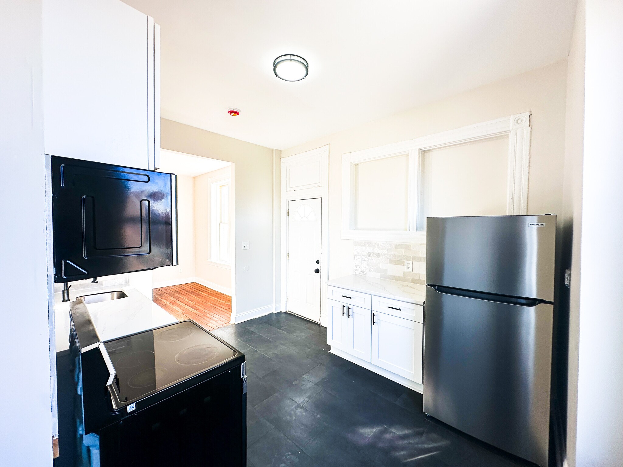 Building Photo - 3333 California Ave