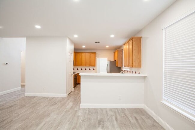 Building Photo - 9900 Presthope Dr