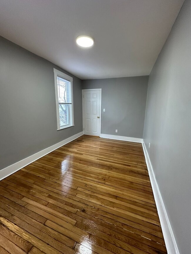 Building Photo - 8nel