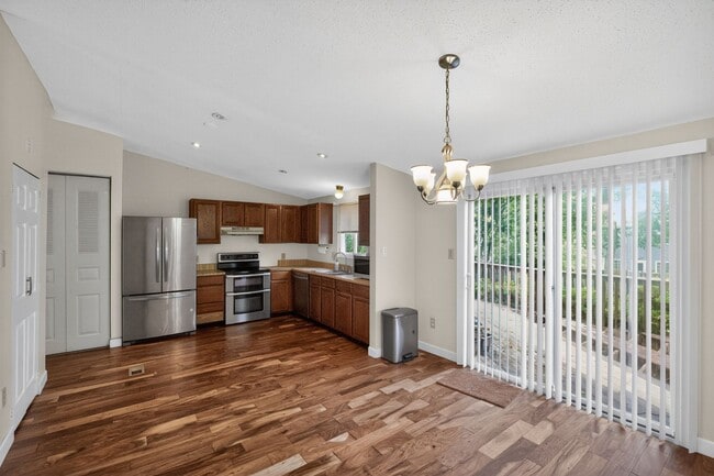 Building Photo - Bright and spacious 4Bd/2.5Bth haven located in a peaceful cul-de-sac!