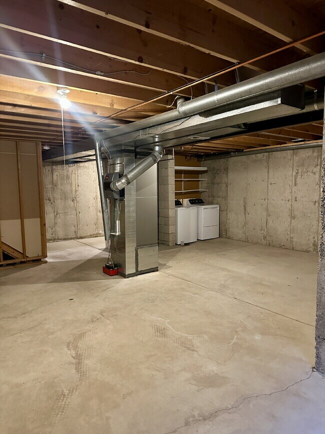 Building Photo - Don't Miss out on this 2 Bed +Loft Townhome in Northpark Available August 14th, 2026!