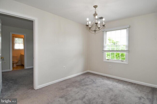 Building Photo - 114 Westwick Ct