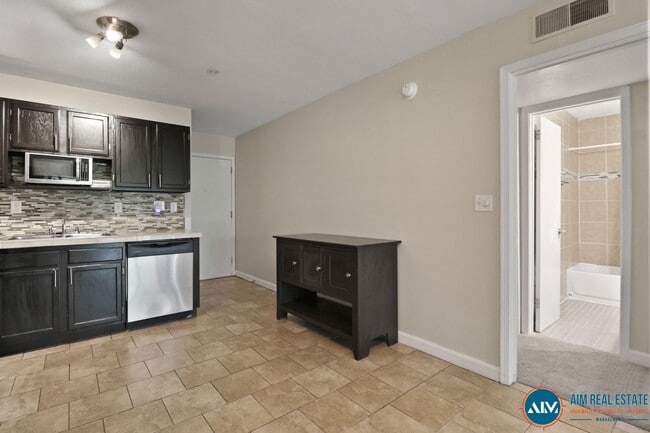 Building Photo - Move-In Ready 2 Bedroom Condo – Steps from...