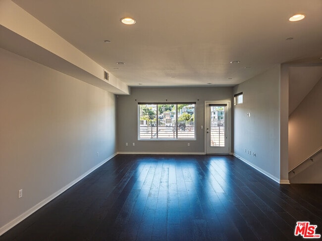 Building Photo - 2926 Rowena Ave