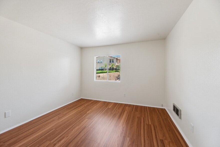 Building Photo - 215 Woodland Pky