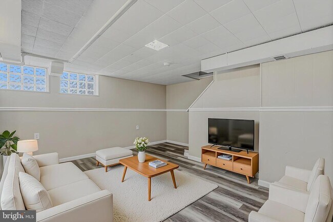Building Photo - 586 Lucia Ave