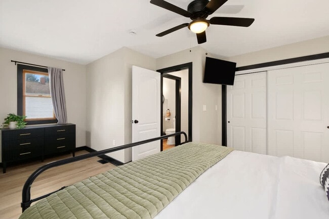 Building Photo - 303 E Washington St