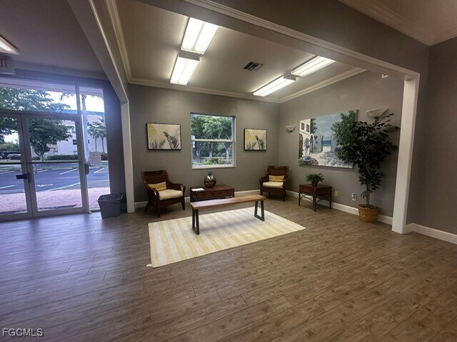 Building Photo - 14831 Park Lake Dr