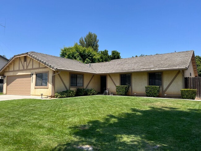 Building Photo - Spacious 3 Bedroom, 2 Bath Home with Offic...