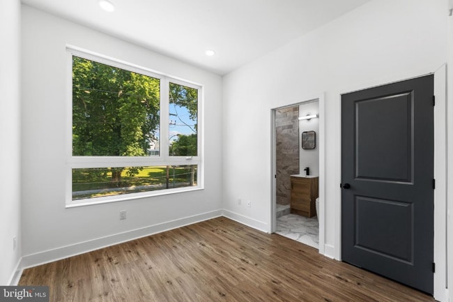 Building Photo - 6016 N Warnock St