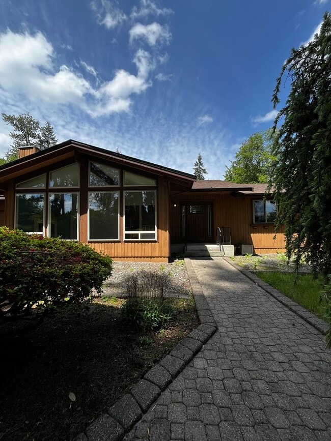 Primary Photo - Gorgeous 3 BD 2.25 BA Home on 2 Acres!