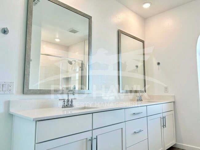 Building Photo - 4077 S Sabrina Dr