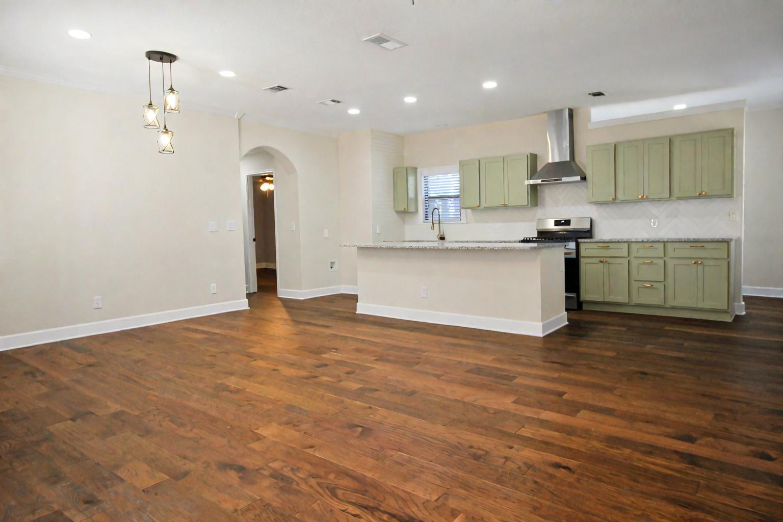 Building Photo - 610 W Rosewood Ave