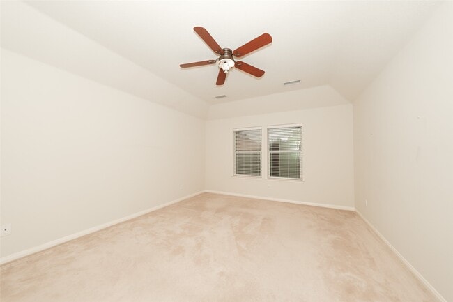 Building Photo - 21315 River Knoll Ln