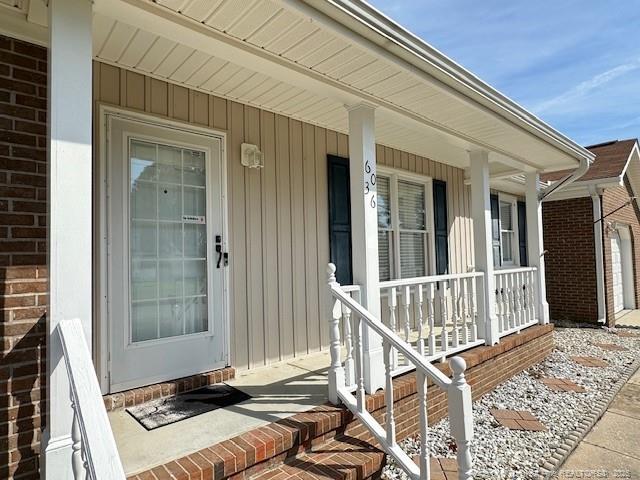 Building Photo - 6036 Lakeway Dr