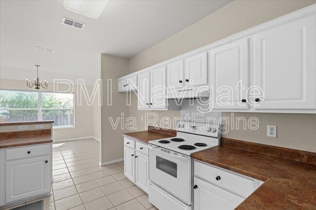 Building Photo - 827 Visor Dr