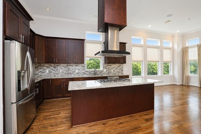 Building Photo - 2212 Stuart St