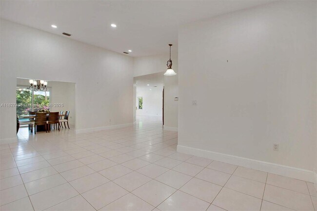 Building Photo - 13550 SW 82nd Ave