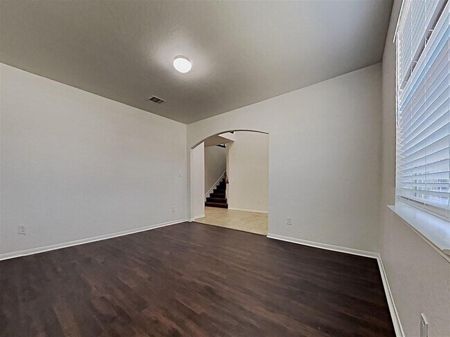 Building Photo - 30011 Saw Oaks Dr