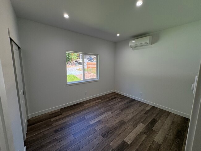 Building Photo - 3019 Hemlock Way