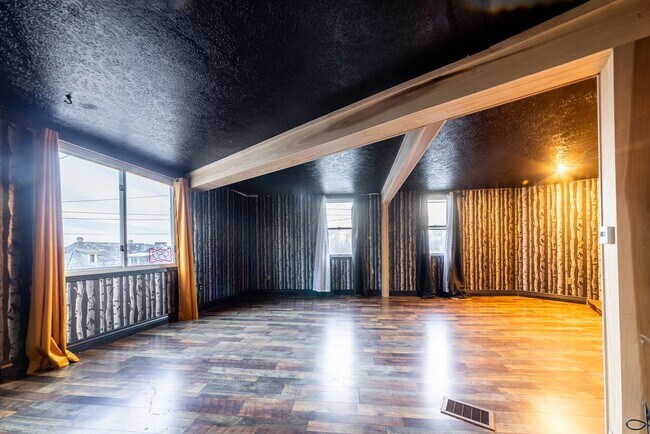 Building Photo - 952 Freeland St