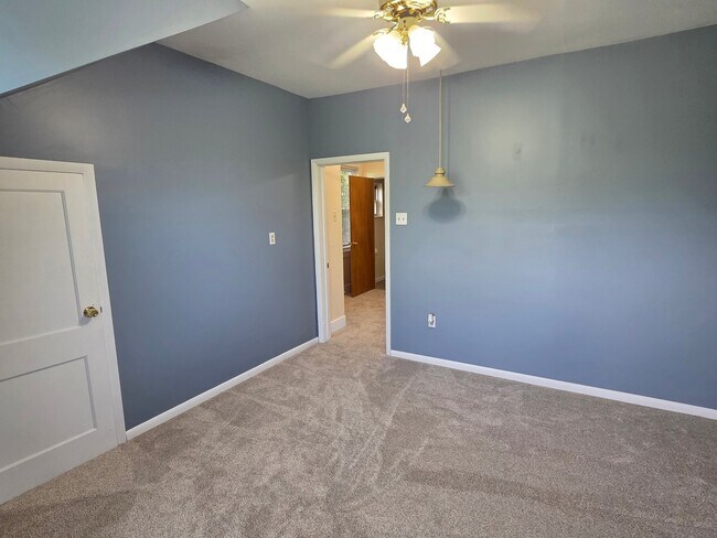 Building Photo - 313 Rinne St