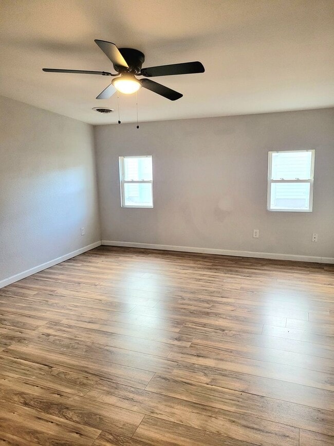 Building Photo - 321 Monroe St