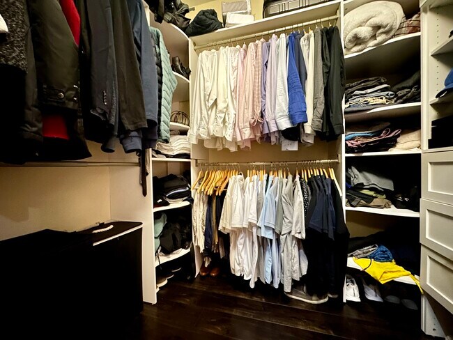 Building Photo - 9687 Springlake Cir