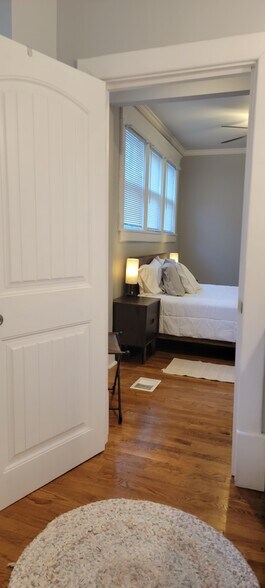 Master BR - 2121 12th Ave S