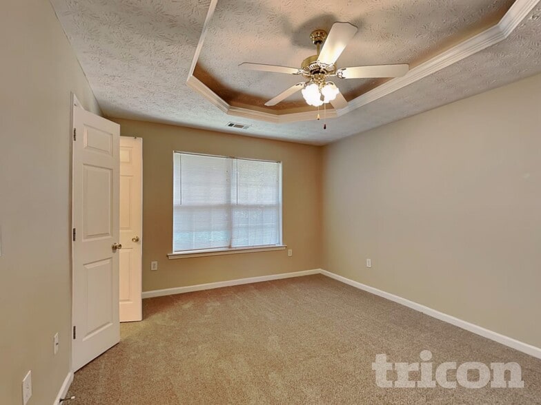 Building Photo - 50 Tufts Cir
