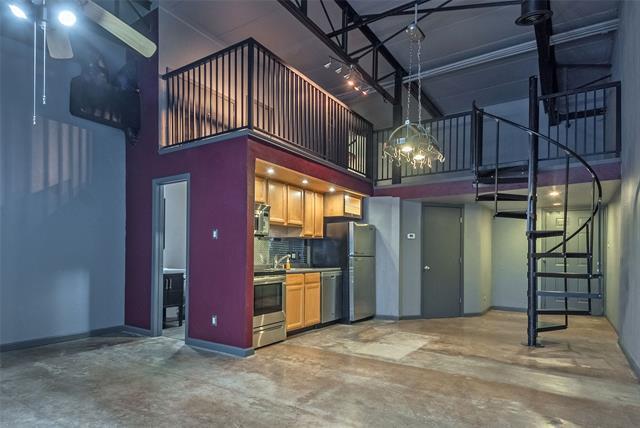 Building Photo - 215 N Walton St