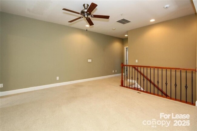 Building Photo - 405 Halyard Ln