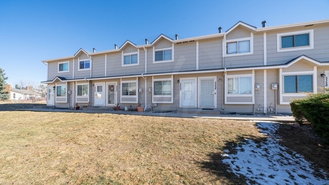 Primary Photo - Cute Updated Townhome Near the Powers Corridor