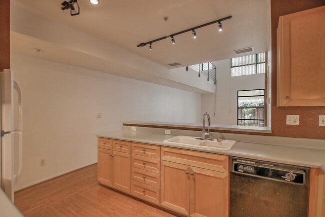 Building Photo - Spacious 1 Bedroom Loft at Ryland Mews