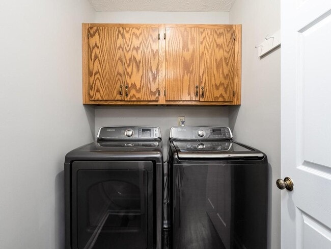 Building Photo - 753 Daphne Ln